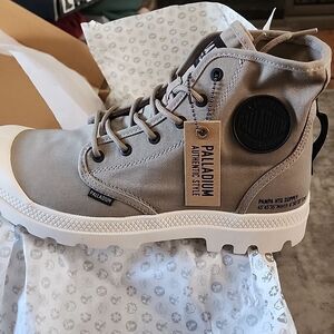 Palladium Pampa HI HTG Supply size 9.5 Men's NWT